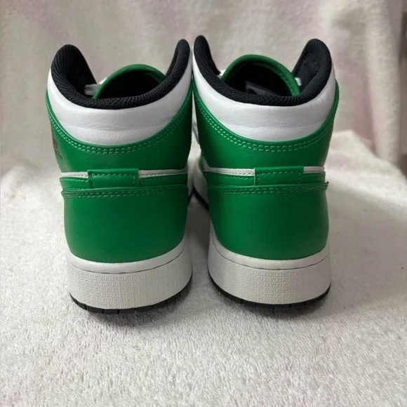 Jordan 1 Mid
Lucky Green (GS) Youth 6.5 / Women’s Size 8 - Picture 4 of 8